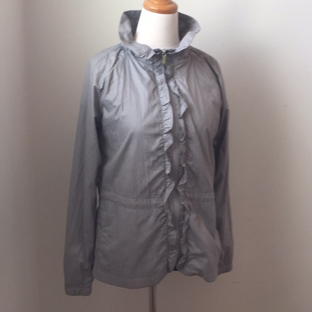 GAP Fit Ruffle Front Jacket - Picture 4 of 8